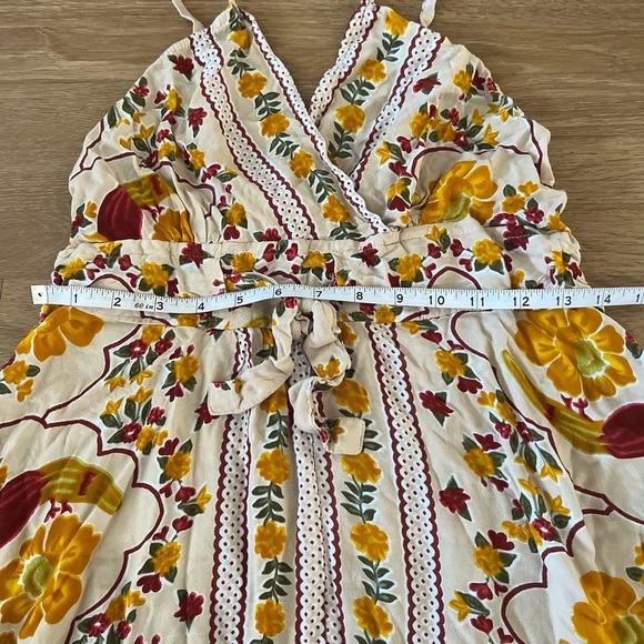 WAYAN Sleeveless Ruffled Floral Dress with Tie Front - Picture 5 of 9